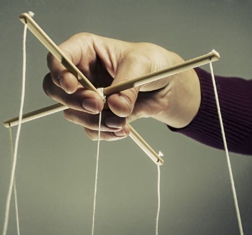 Magt, følelser og faglighed – det usynlige spil i ledergruppen